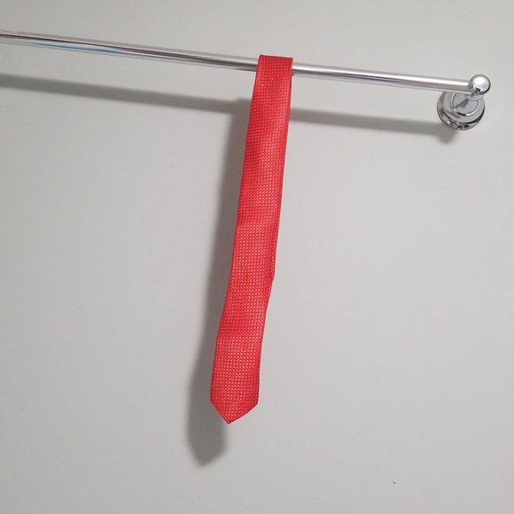 Men's Bright Red Patterned Tie - Picture 2 of 3